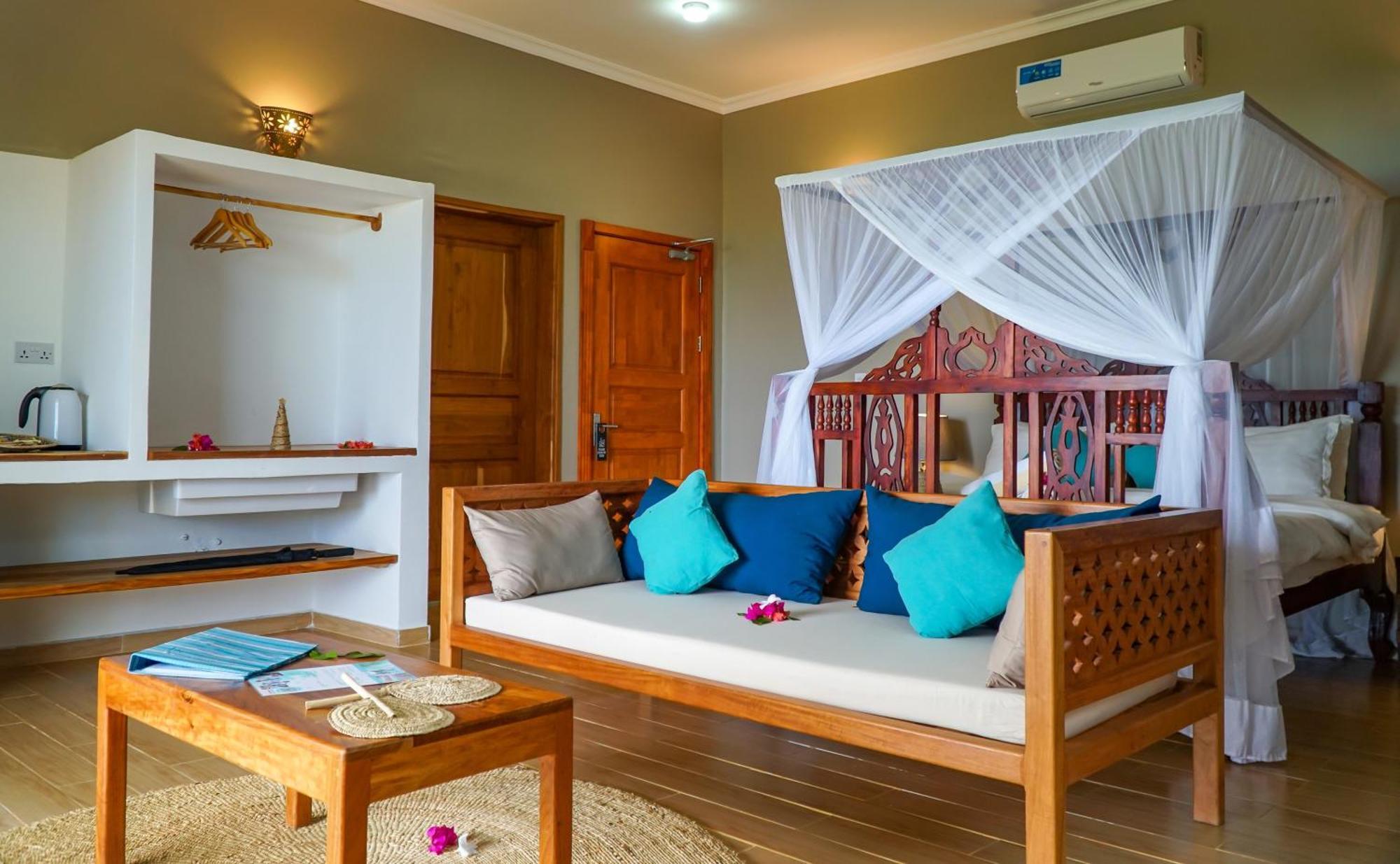 Aquamarina Hotel จัมเบียนี ภายนอก รูปภาพ